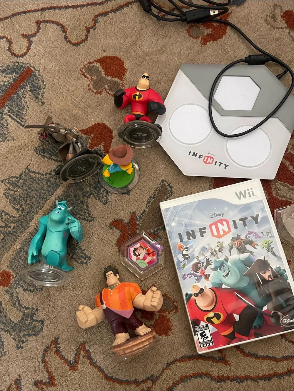 Wii Starter Set with White Hexagonal Base and Figures